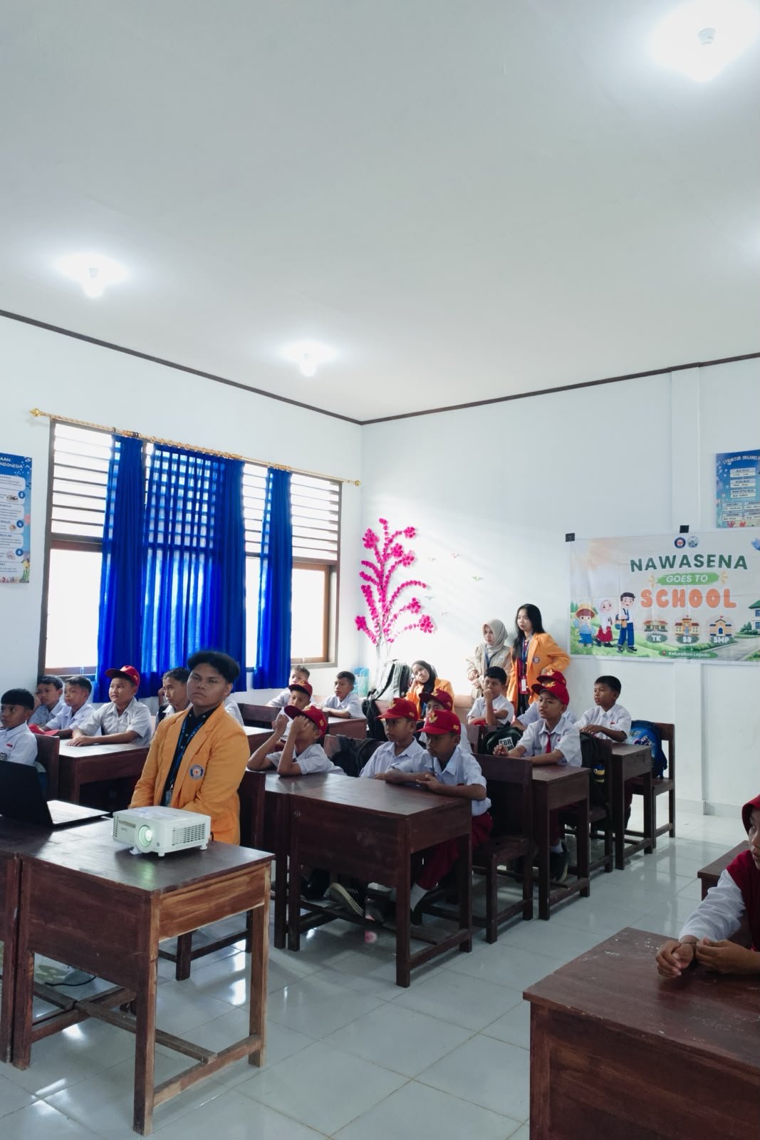 Goes to School SD Negeri 63 Kendari — Foto 1