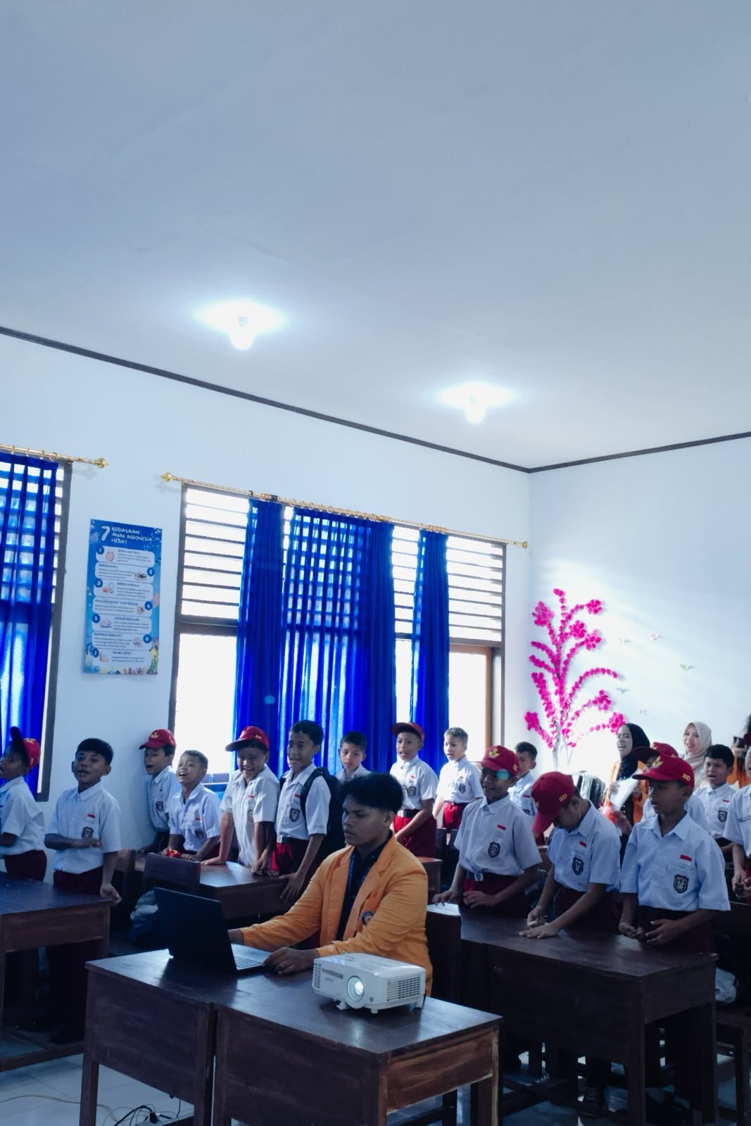 Goes to School SD Negeri 63 Kendari — Foto 2