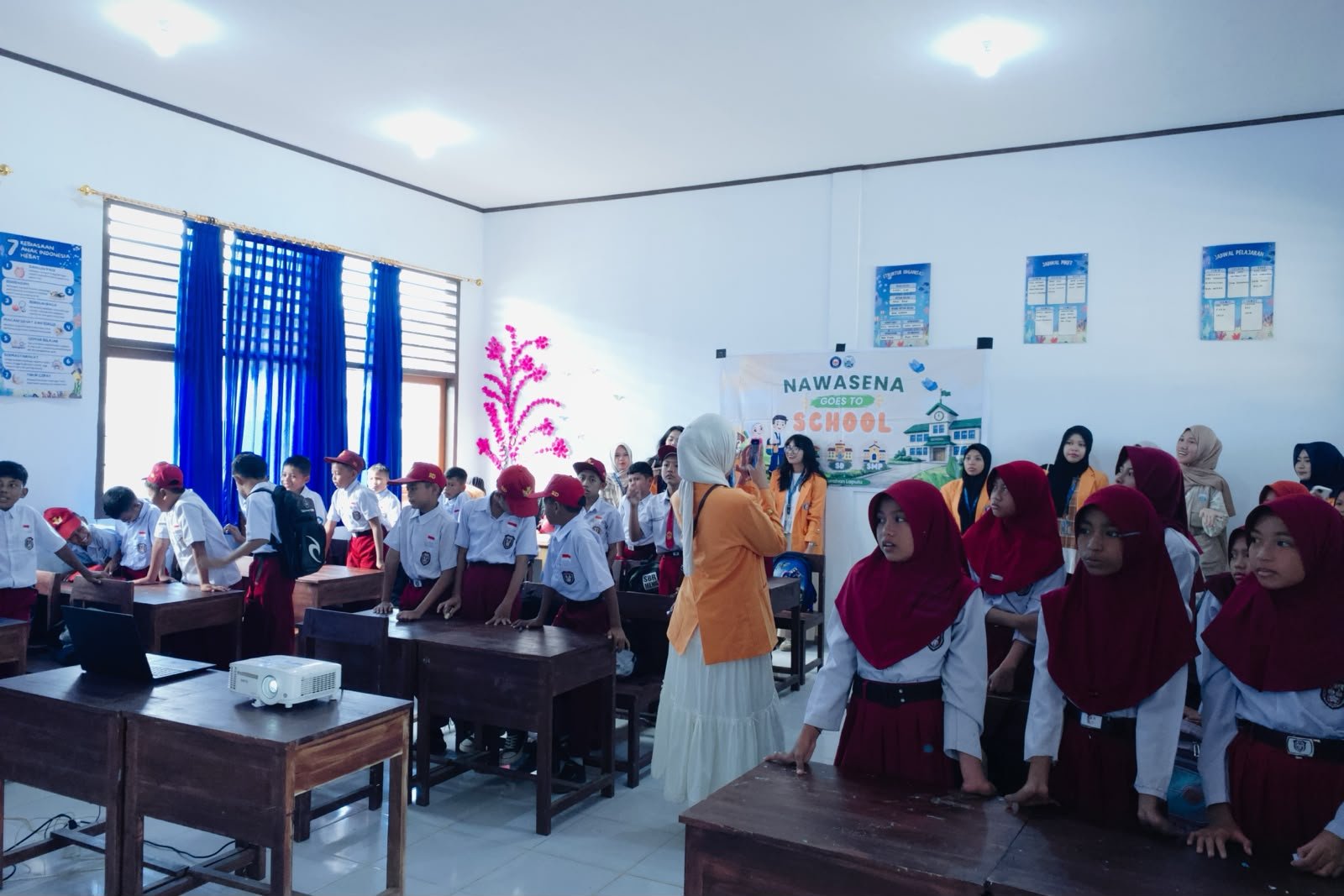 Goes to School SD Negeri 63 Kendari — Foto 3